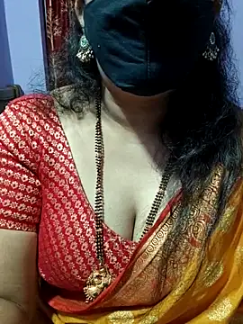 Snapshot of luci-queen chatting on 9, 10, 2025 luci-queen online show from 9, 10, 2025