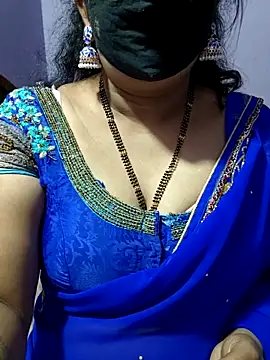 Snapshot of luci-queen chatting on 12, 10, 2025 luci-queen online show from 12, 10, 2025