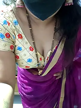 Snapshot of luci-queen chatting on 14, 10, 2025 luci-queen online show from 14, 10, 2025