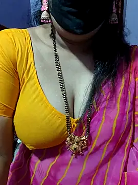 Snapshot of luci-queen chatting on 17, 10, 2025 luci-queen online show from 17, 10, 2025