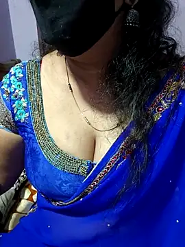 Snapshot of luci-queen chatting on 12, 11, 2025 luci-queen online show from 12, 11, 2025