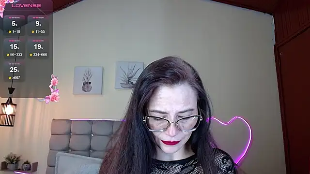 Snapshot of _naomi_s chatting on 23, 6, 2026 naomi s online show from 23, 6, 2026