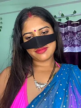 Snapshot of V-Hot-Sweti chatting on 18, 9, 2025 V-Hot-Sweti online show from 18, 9, 2025