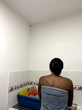 zaracollins01 online show from 12, 9, 2025