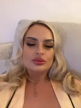 Snapshot of Seductive-SkyeXXX chatting on 11, 10, 2025 Seductive-SkyeXXX online show from 11, 10, 2025