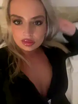 Snapshot of Seductive-SkyeXXX chatting on 15, 10, 2025 Seductive-SkyeXXX online show from 15, 10, 2025