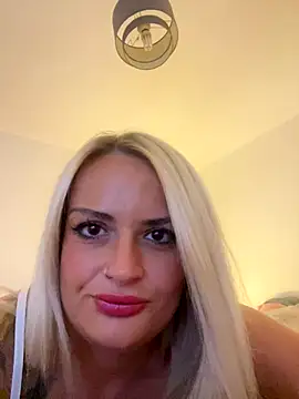 Snapshot of Seductive-SkyeXXX chatting on 23, 10, 2025 Seductive-SkyeXXX online show from 23, 10, 2025