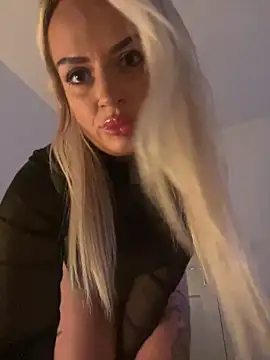 Snapshot of Seductive-SkyeXXX chatting on 31, 10, 2025 Seductive-SkyeXXX online show from 31, 10, 2025