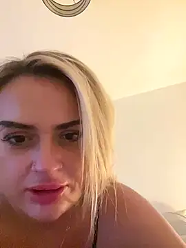 Snapshot of Seductive-SkyeXXX chatting on 11, 11, 2025 Seductive-SkyeXXX online show from 11, 11, 2025