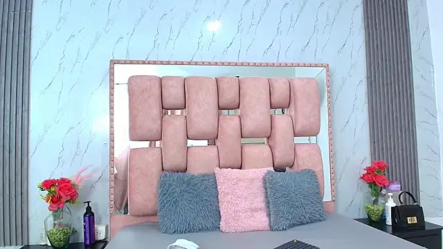 Snapshot of SofiaSommers chatting on 7, 10, 2025 SofiaSommers online show from 7, 10, 2025