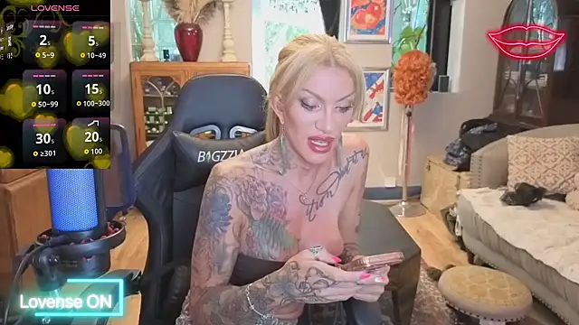 Snapshot of xl_uk_top_trans chatting on 24, 6, 2026 xl uk top trans online show from 24, 6, 2026
