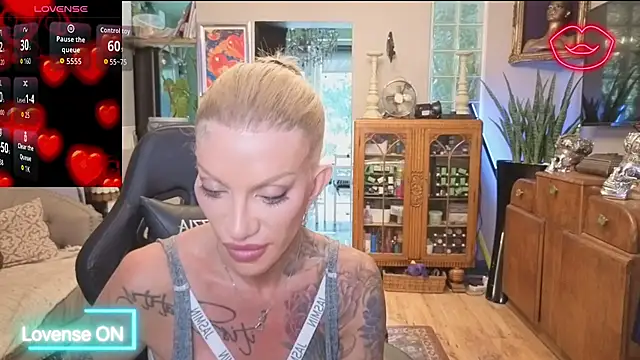 Snapshot of xl_uk_top_trans chatting on 4, 8, 2026 xl uk top trans online show from 4, 8, 2026