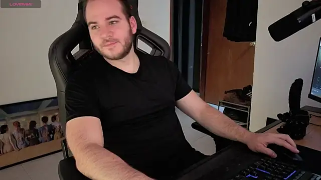 Snapshot of Paul00474 chatting on 4, 11, 2025 Paul00474 online show from 4, 11, 2025