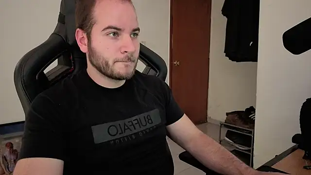 Snapshot of Paul00474 chatting on 5, 11, 2025 Paul00474 online show from 5, 11, 2025