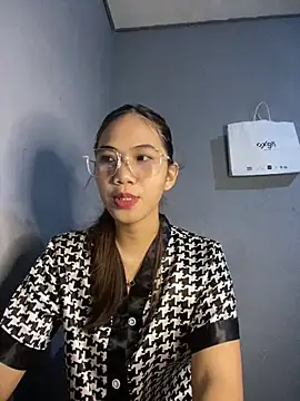 Snapshot of Shy_SexyLady chatting on 23, 5, 2026 Shy SexyLady online show from 23, 5, 2026