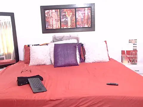 Snapshot of OSHYRIS chatting on 10, 11, 2025 OSHYRIS online show from 10, 11, 2025