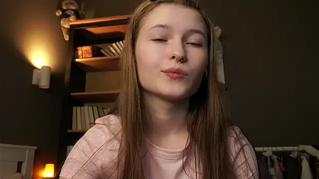 LynHillaire online show from 4, 2, 2026