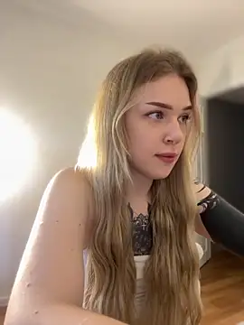 Snapshot of elliss_ chatting on 9, 9, 2025 elliss online show from 9, 9, 2025