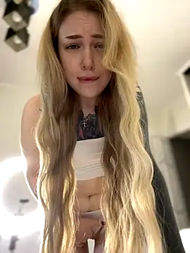 Snapshot of elliss_ chatting on 11, 9, 2025 elliss online show from 11, 9, 2025