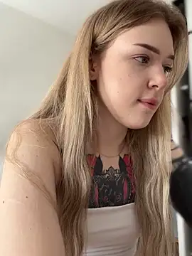 Snapshot of elliss_ chatting on 19, 9, 2025 elliss online show from 19, 9, 2025