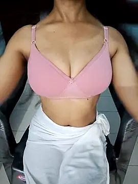 Snapshot of queen_visakha chatting on 11, 9, 2025 queen visakha online show from 11, 9, 2025