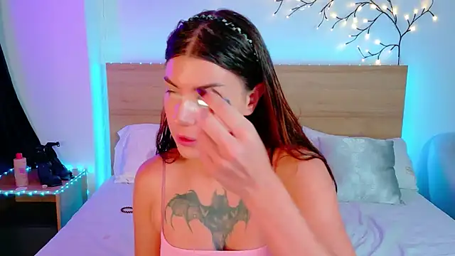 Snapshot of Bella_Davis_love chatting on 18, 10, 2025 Bella Davis love online show from 18, 10, 2025