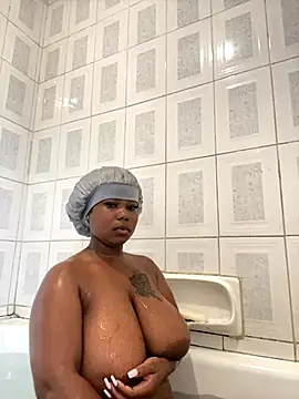 JuicyMellow21 online show from 28, 11, 2025