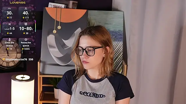 HollieCollelo online show from 28, 9, 2025