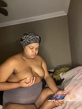 Snapshot of MamoM24 chatting on 13, 9, 2025 MamoM24 online show from 13, 9, 2025