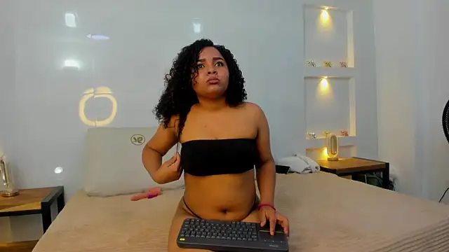 lyana cowel online show from 14, 10, 2025