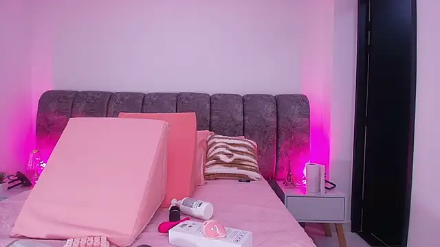 sweegirl69 online show from 7, 11, 2025