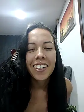 Snapshot of MiaForever1 chatting on 26, 11, 2025 MiaForever1 online show from 26, 11, 2025