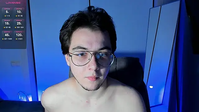 Snapshot of tyler_bergg chatting on 10, 9, 2025 tyler bergg online show from 10, 9, 2025