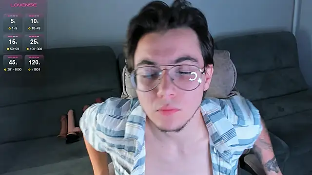 Snapshot of tyler_bergg chatting on 25, 9, 2025 tyler bergg online show from 25, 9, 2025