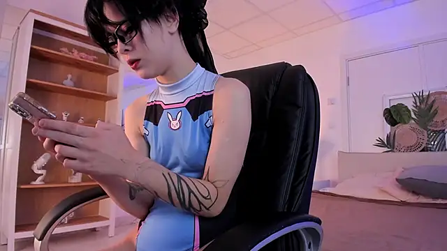 Snapshot of Sima_Wendy chatting on 4, 10, 2025 Sima Wendy online show from 4, 10, 2025