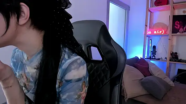 Snapshot of Sima_Wendy chatting on 3, 11, 2025 Sima Wendy online show from 3, 11, 2025