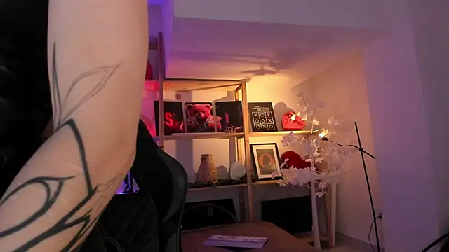 Snapshot of Sima_Wendy chatting on 18, 11, 2025 Sima Wendy online show from 18, 11, 2025