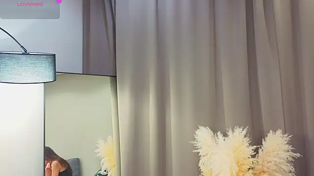 VincenzaGarigliano online show from 7, 10, 2025