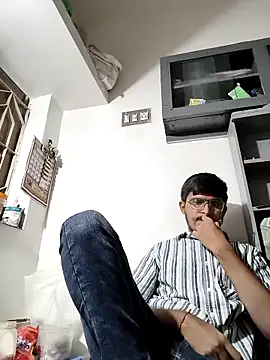 Snapshot of RotundHeadway chatting on 14, 11, 2025 RotundHeadway online show from 14, 11, 2025