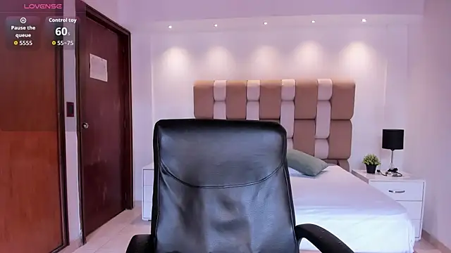 sofiapalacioss online show from 10, 4, 2026