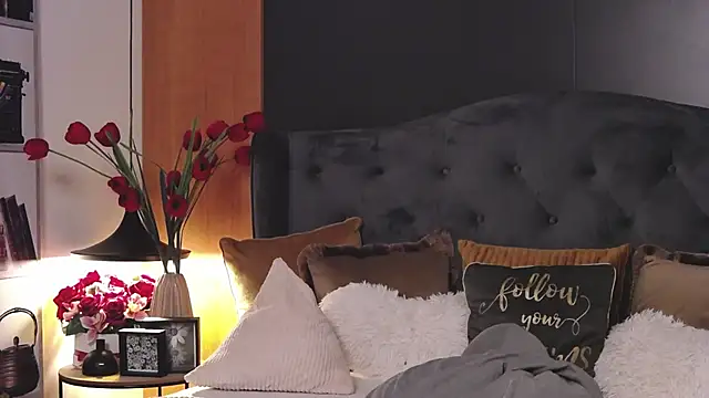 Mia Swano online show from 4, 10, 2025