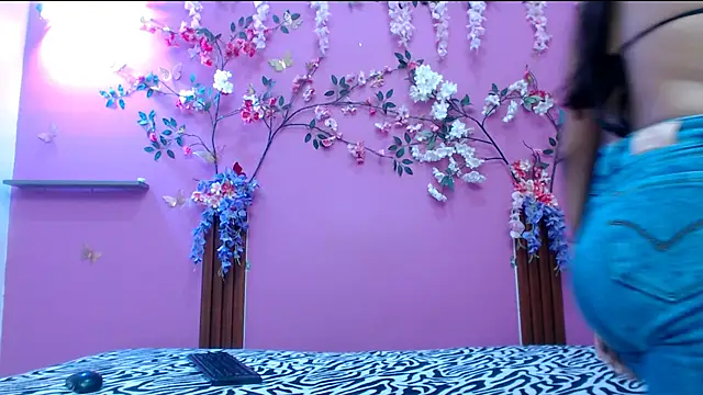 skinnysofia18 online show from 8, 4, 2026