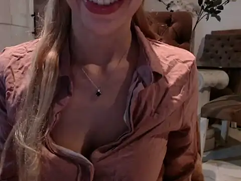 Snapshot of Marrr-hot chatting on 6, 11, 2025 Marrr-hot online show from 6, 11, 2025