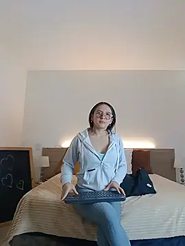 Bella Sumers online show from 6, 7, 2026
