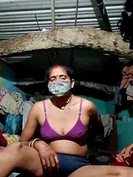 Snapshot of CUTE-004 chatting on 26, 10, 2025 CUTE-004 online show from 26, 10, 2025