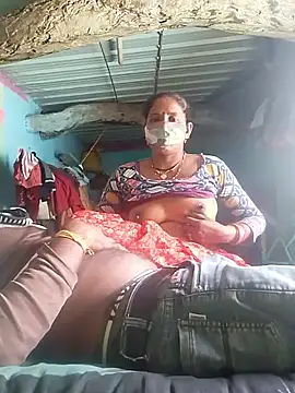 Snapshot of CUTE-004 chatting on 16, 11, 2025 CUTE-004 online show from 16, 11, 2025