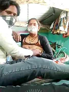 Snapshot of CUTE-004 chatting on 17, 11, 2025 CUTE-004 online show from 17, 11, 2025