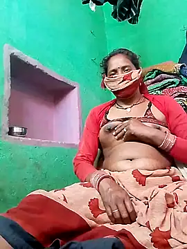 Snapshot of CUTE-004 chatting on 3, 12, 2025 CUTE-004 online show from 3, 12, 2025