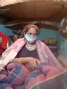 Snapshot of CUTE-004 chatting on 17, 12, 2025 CUTE-004 online show from 17, 12, 2025