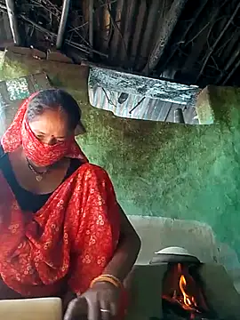 Snapshot of CUTE-004 chatting on 23, 12, 2025 CUTE-004 online show from 23, 12, 2025